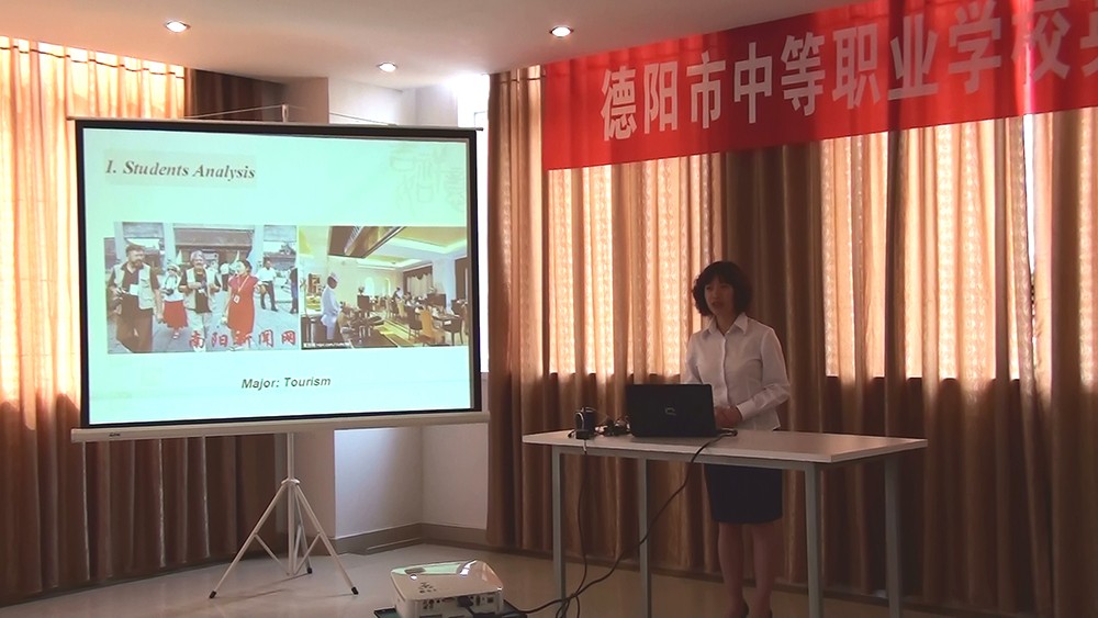 旅游學校老師正在進行說課比賽.JPG